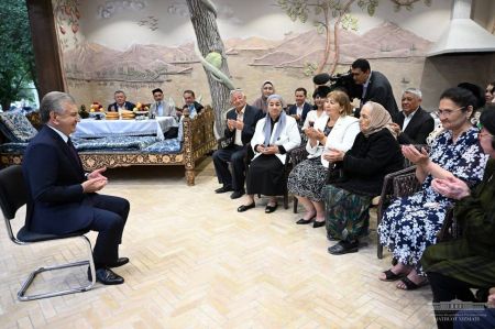President Sincerely Сonverses with Makhalla Residents