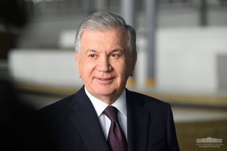 Шавкат Мирзиёев Қаршидаги саноат лойиҳалари билан танишди