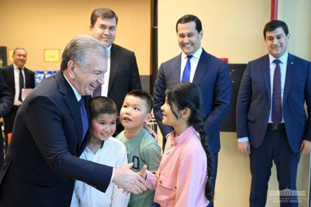 President Reviews Prices and Services At the Mall