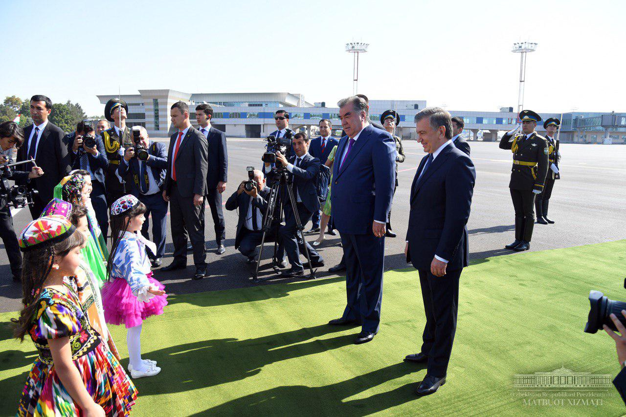 President of Tajikistan arrives in Tashkent President of Tajikistan arrives in Tashkent