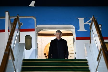 Президент Узбекистана прибыл с рабочим визитом в Азербайджан