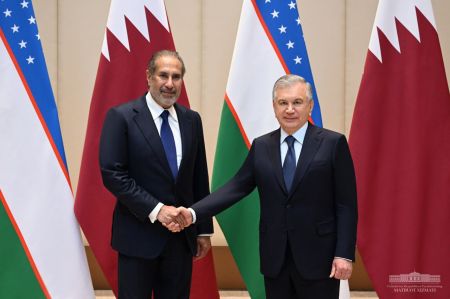 President of Uzbekistan Receives Former Prime Minister of Qatar