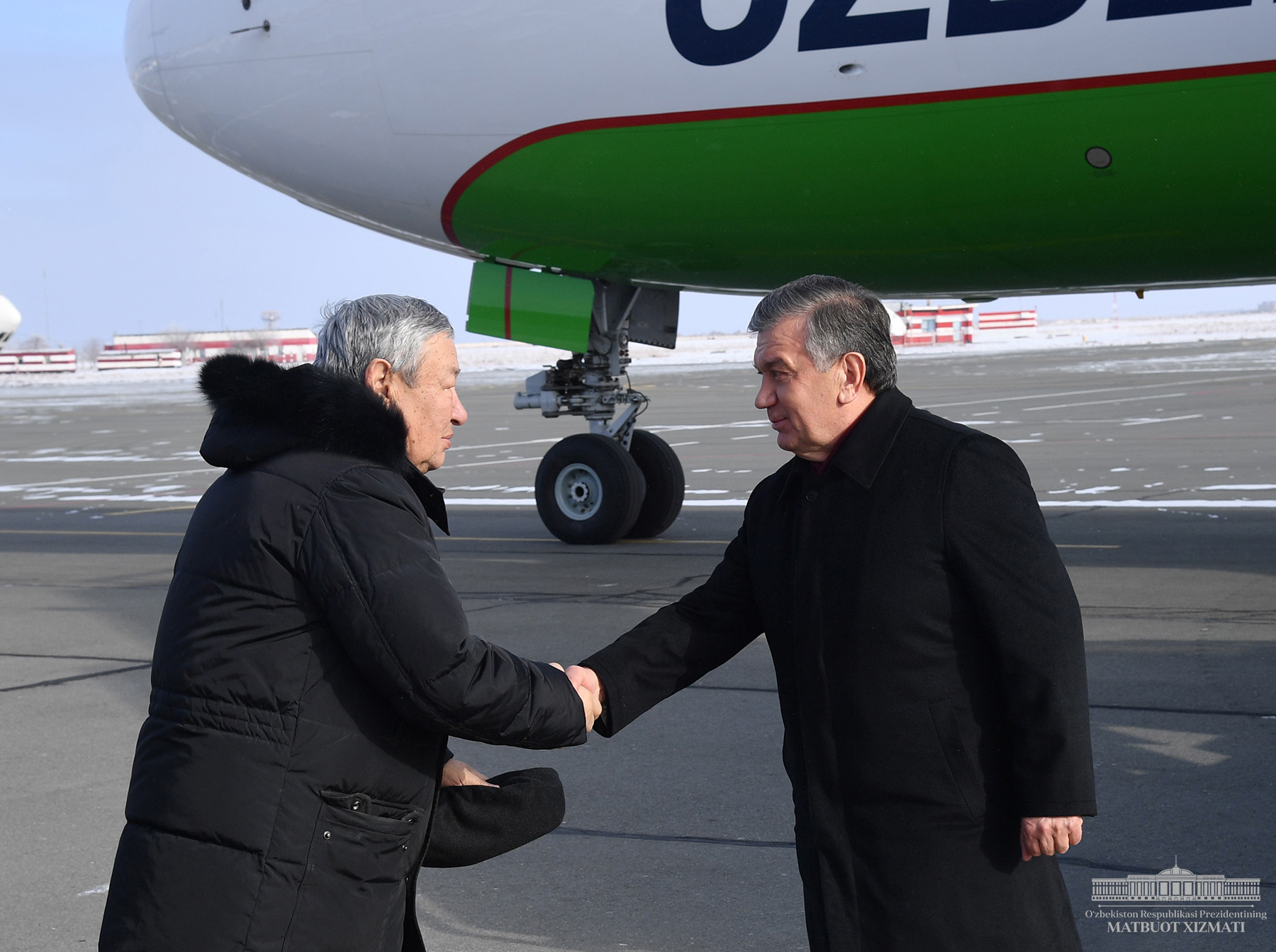 President Shavkat Mirziyoyev arrives in the Republic of Karakalpakstan