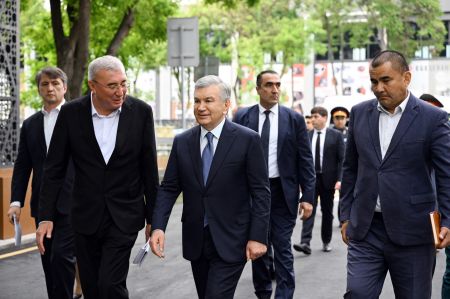 Президент ознакомился с созидательной работой в махалле Богимайдон