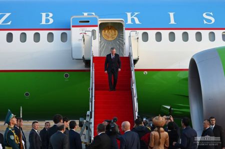 Shavkat Mirziyoyev Arrives in Astana