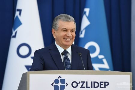 Shavkat Mirziyoyev namanganlik saylovchilar bilan muloqot qildi