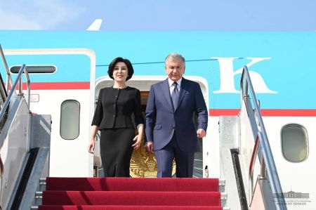 Uzbek President Arrives in Budapest Uzbek President Arrives in Budapest