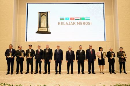 Состоялось награждение победителей премии “Келажак мероси”