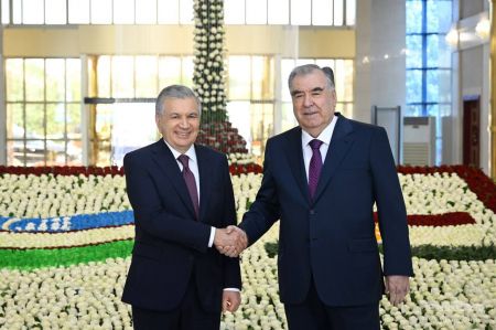 Uzbek President Arrives in Dushanbe Uzbek President Arrives in Dushanbe