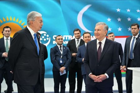 Президенты Узбекистана и Казахстана посетили выставку цифровых технологий и искусственного интеллекта