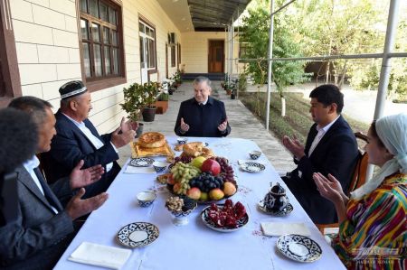 President Learns About a Makhalla Life President Learns About a Makhalla Life