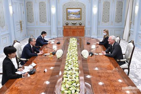 President Notes the Importance of Close Partnership with Leading International Consulting Companies President Notes the Importance of Close Partnership with Leading International Consulting Companies