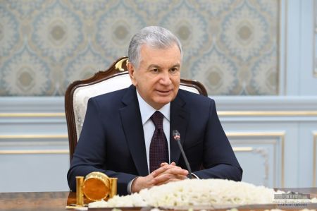 Президент Узбекистана принял делегацию Катара