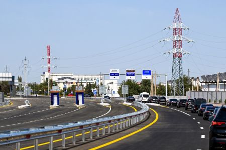 Президент Хивадан Урганчга янги автомобиль йўли орқали қайтди