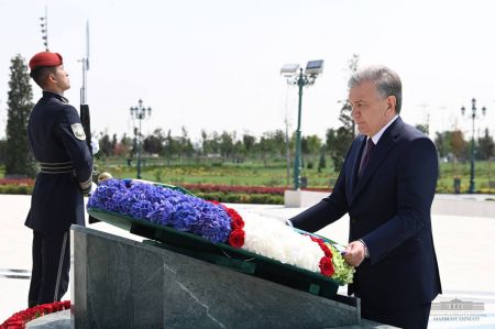 Flowers Laid at the Independence Monument Flowers Laid at the Independence Monument